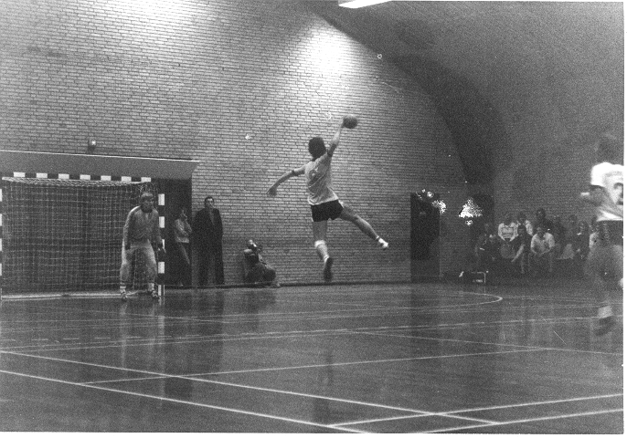 Peter Larsen i Kampen mod Avedre IF i Rypark Hallen ssonen 83/84