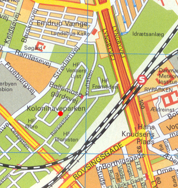 Indgang til H/F Øbro via. Bøllemosegårdsvej. Foreningshuset markeret med den røde cirkel.